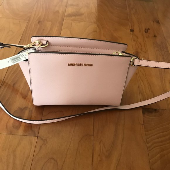 Michael Kors Selma Pink Messenger Leather - Picture 3 of 5